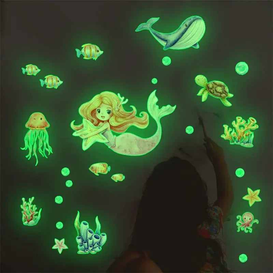 Illuminez la chambre avec nos autocollants fluorescents d'animaux marins.